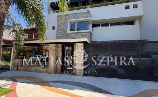 House in Isidro Casanova, Buenos Aires Province, Argentina 1
