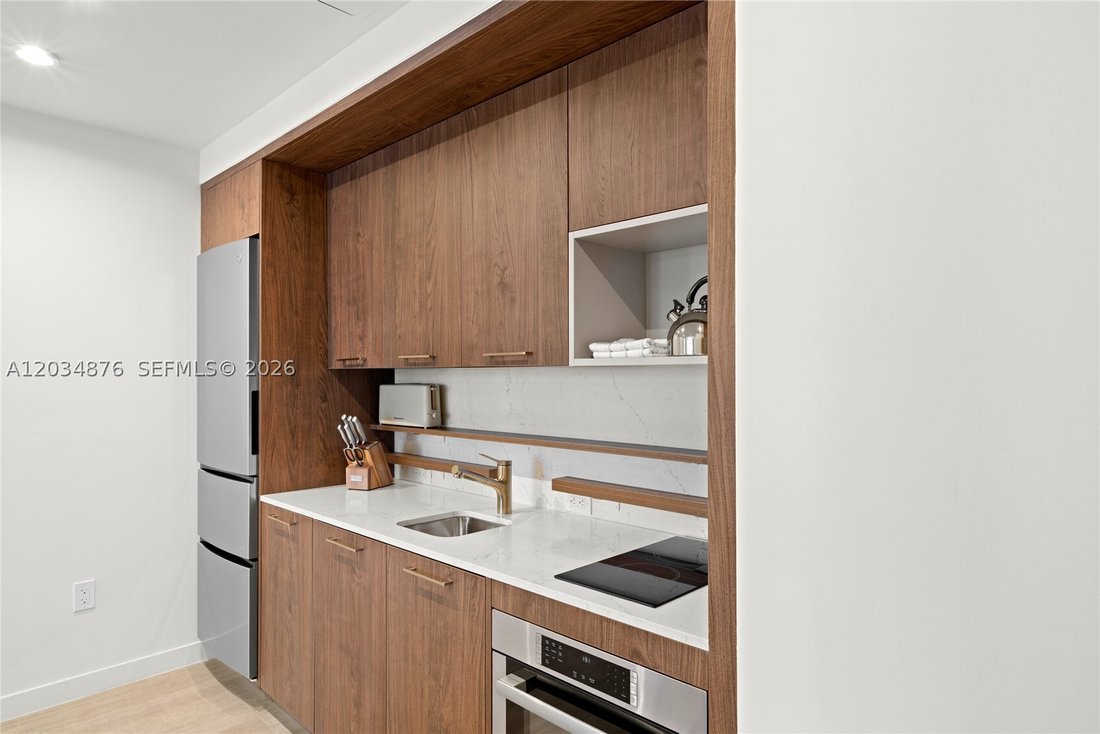Condo in Miami, Florida, United States 3 - 18321808