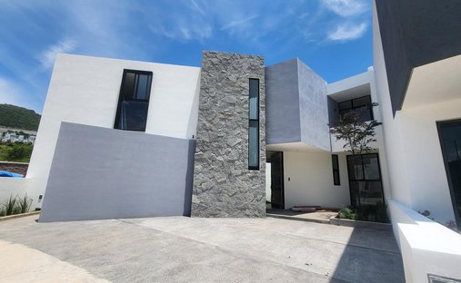 House in Montaña Monarca, Michoacán, Mexico 1