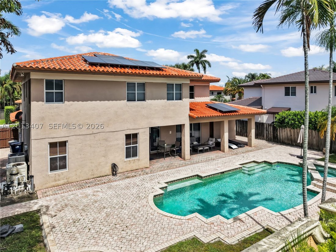 House in Hialeah, Florida, United States 5 - 17909859