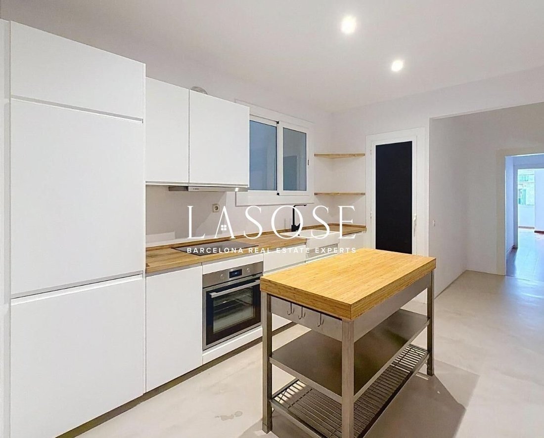 Apartment in Eixample, Barcelona, Spain 4 - 18320232
