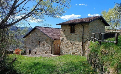 Farm Ranch in Fivizzano, Tuscany, Italy 1