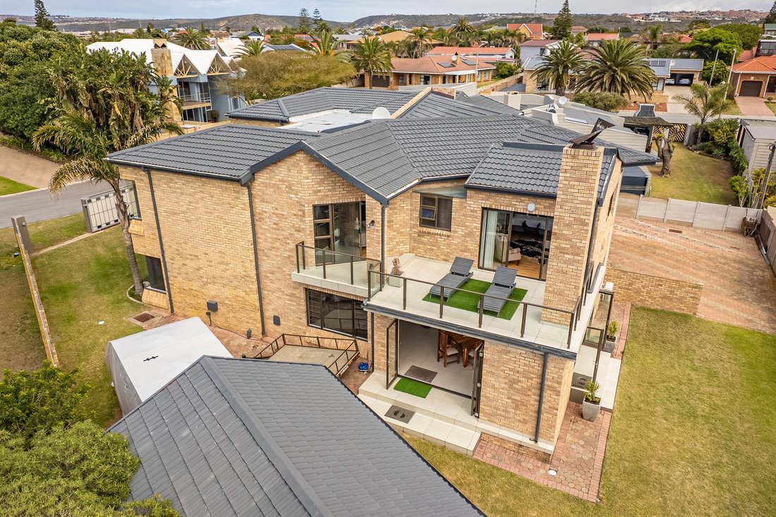 House in Van Der Stel, Cape Town, South Africa 3 - 16298613