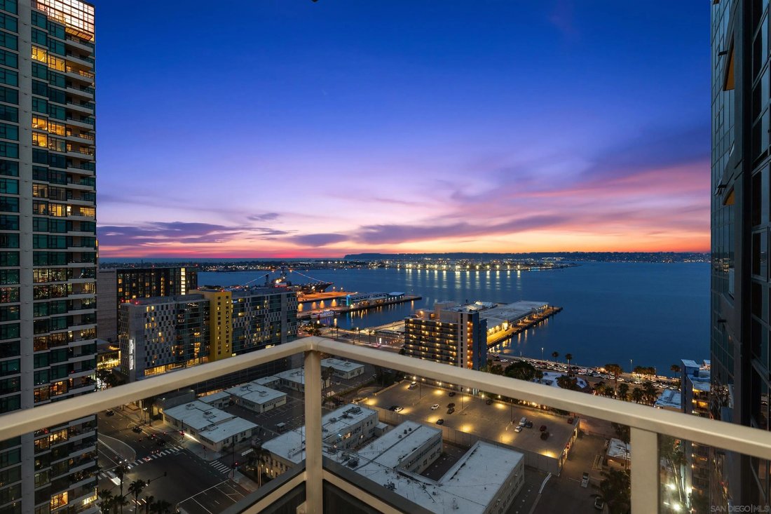 Condo in San Diego, California, United States 1 - 18321972
