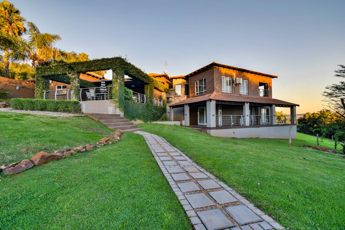 House in Woodhill Golf Estate, Gauteng, South Africa 2 - 18320314