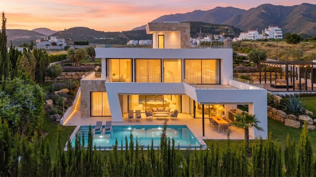 Villa in Estepona, Andalusia, Spain 1 - 13790626