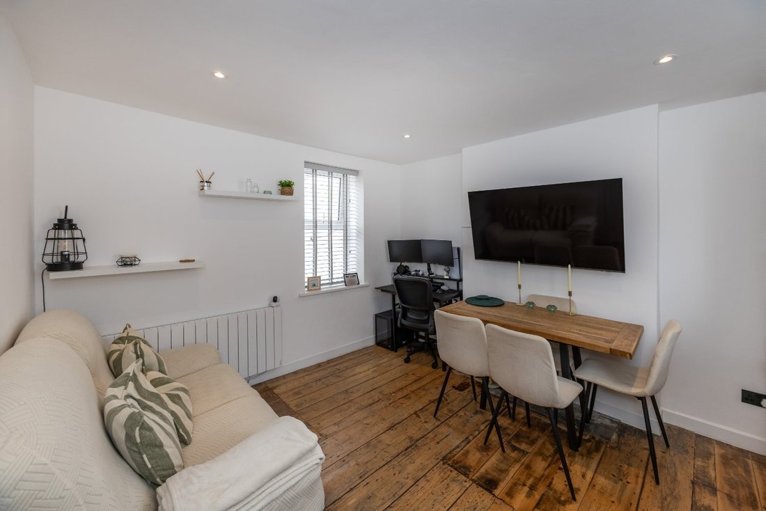 House in United Kingdom 4 - 18321686