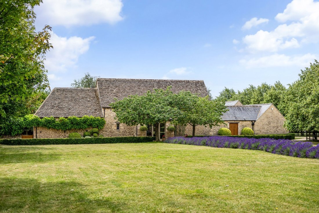 House in Gloucestershire, England 2 - 17502371