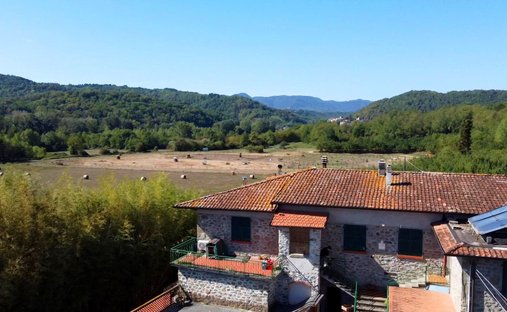 Farm Ranch in Fivizzano, Tuscany, Italy 1