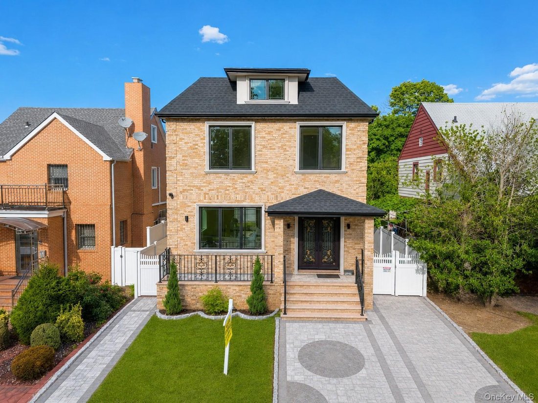 House in New York, New York, United States 1 - 18320792