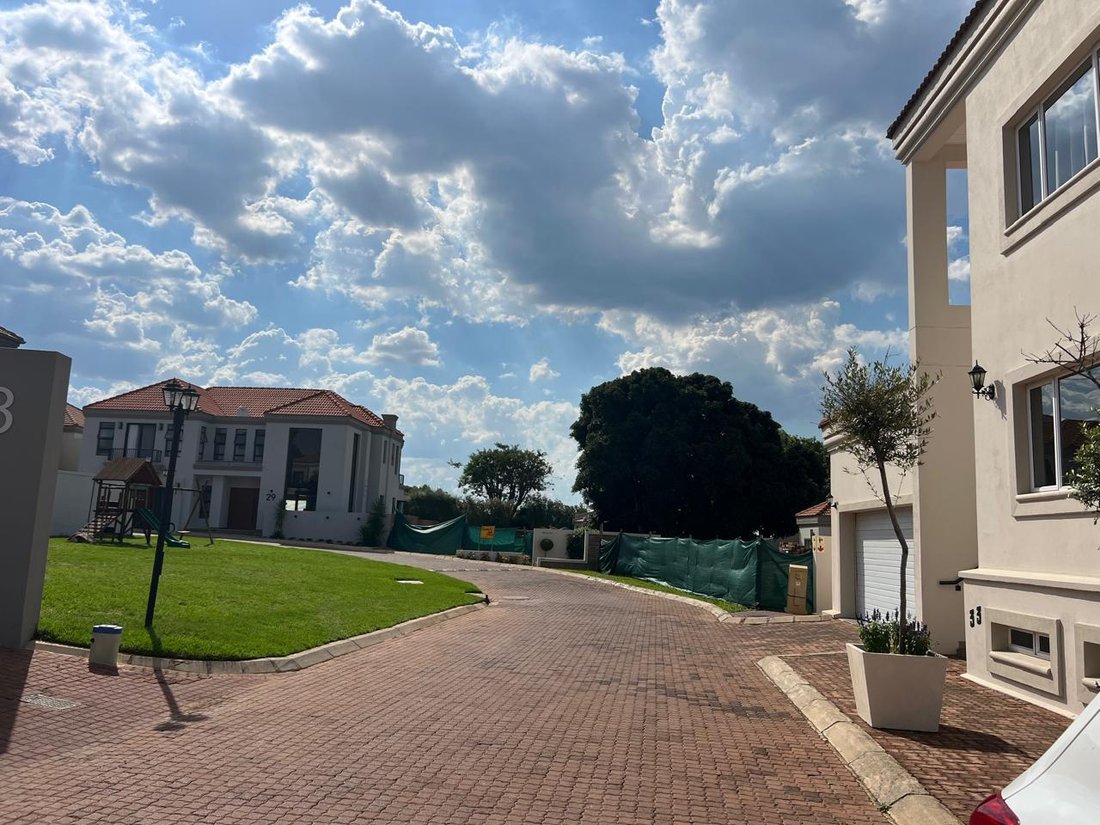 Townhouse in Farmall, Gauteng, South Africa 2 - 16645745