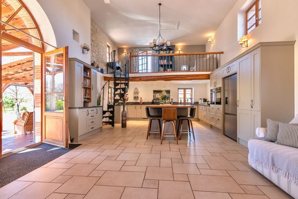 Country House in Saint-Nicolas-de-la-Grave, Occitania, France 3 - 18323164