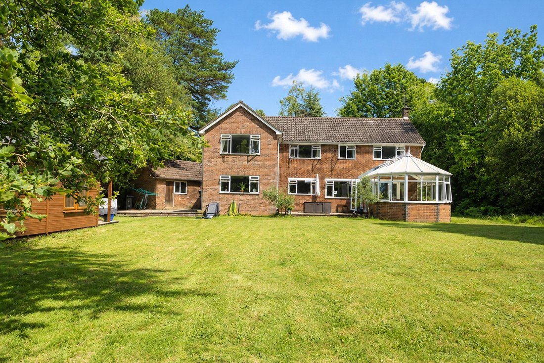 House in Grayshott, England 1 - 18320880