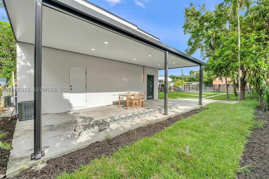 House in Miami, Florida, United States 5 - 18318270