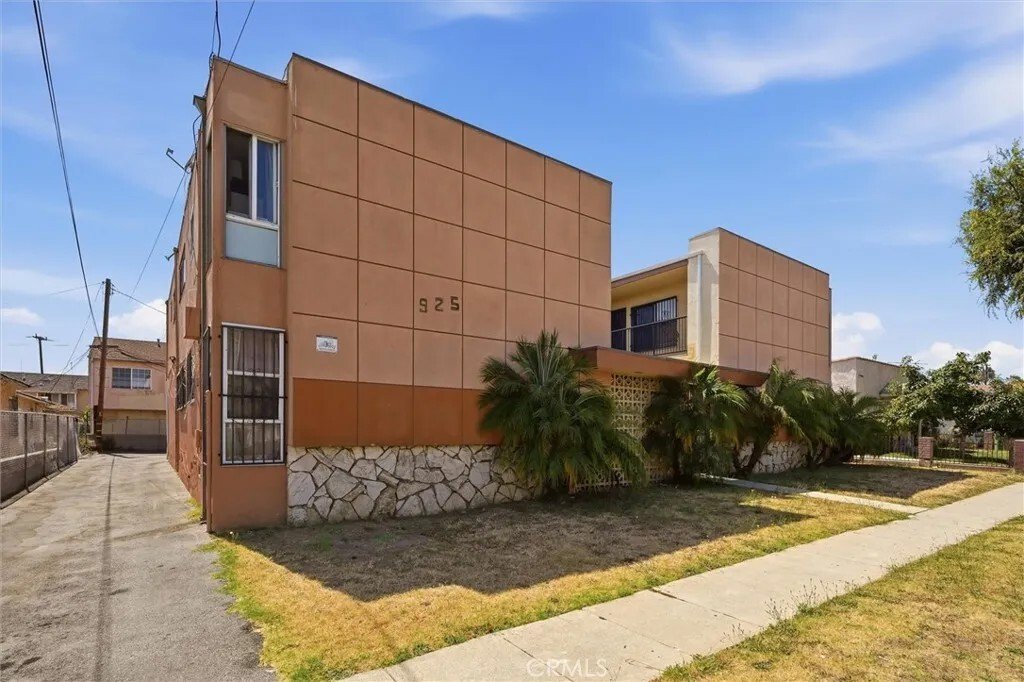Inglewood, California, United States 1 - 18318399