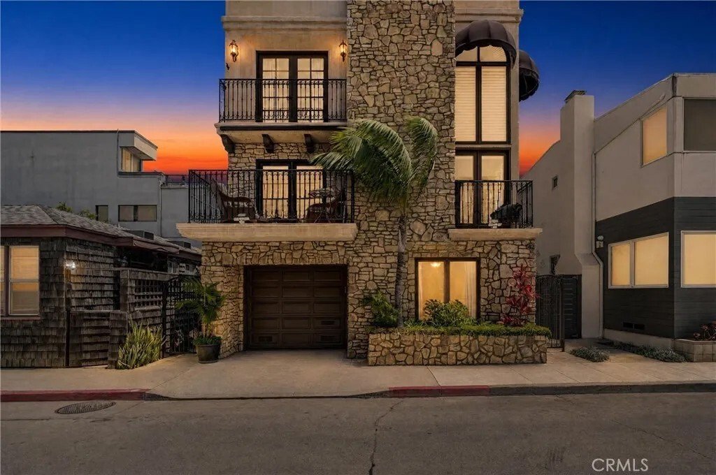 House in Signal Hill, California, United States 3 - 18321922