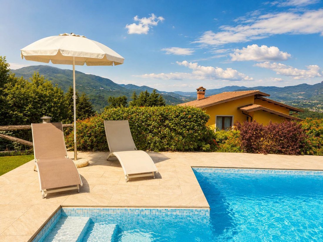 Villa in Castelnuovo di Garfagnana, Tuscany, Italy 1 - 18322788