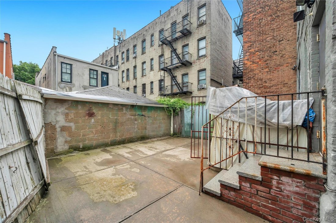 New York, New York, United States 2 - 18320759