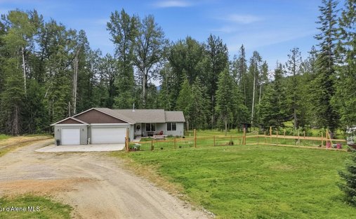 House in Cocolalla, Idaho, United States 1