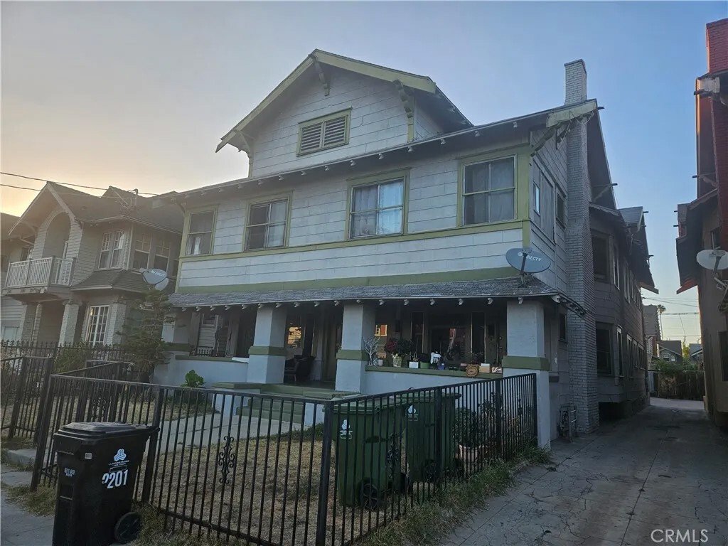 Los Angeles, California, United States 2 - 18321929