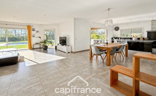 House in Sadirac, Nouvelle-Aquitaine, France 1