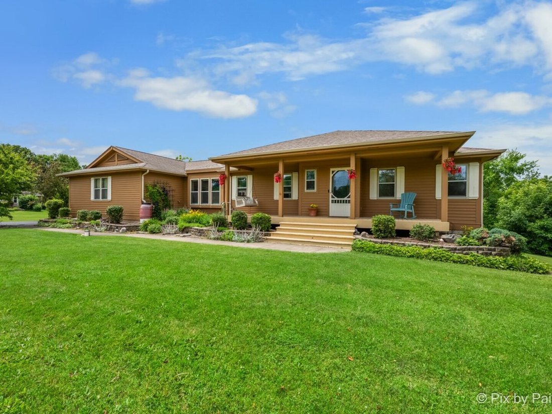 House in Oswego, Illinois, United States 2 - 18318958