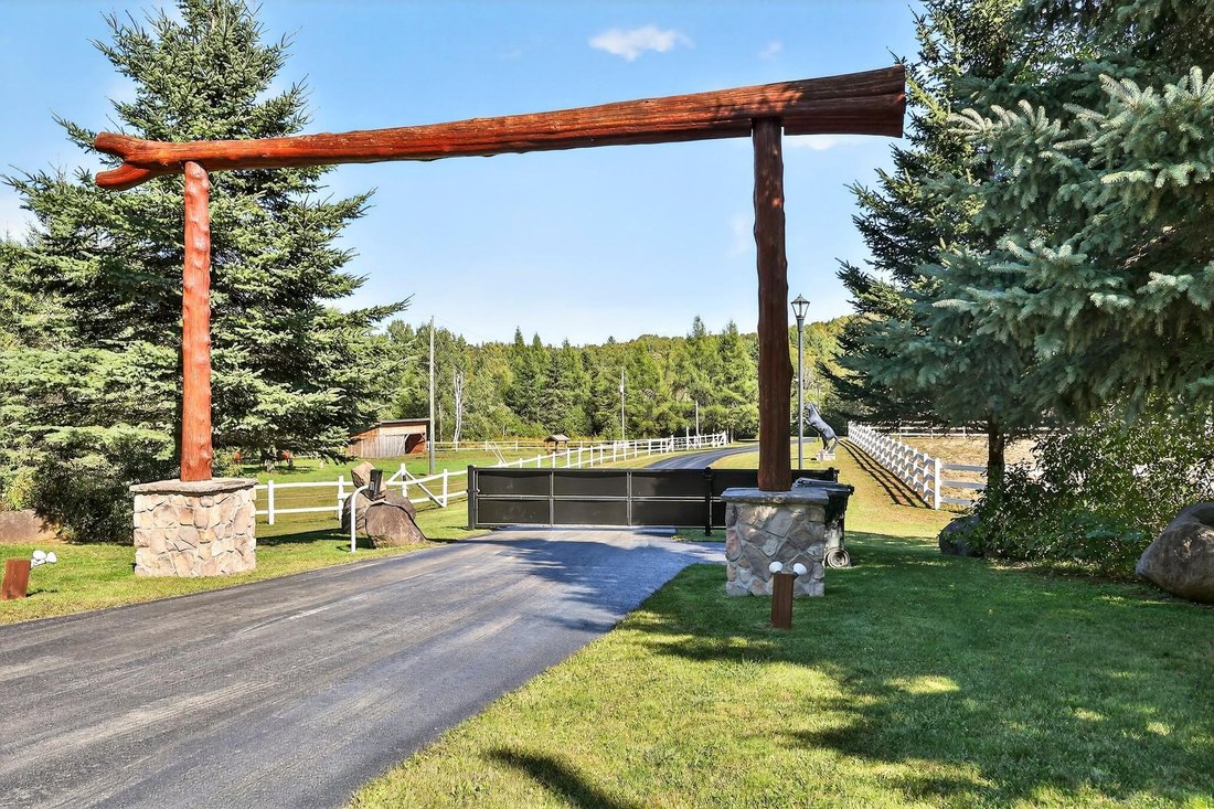 House in Arundel, Quebec, Canada 2 - 16217014