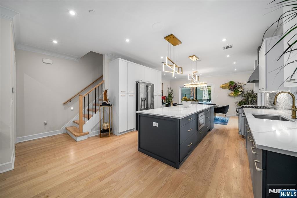 Townhouse in Cliffside Park, New Jersey, United States 4 - 18319070