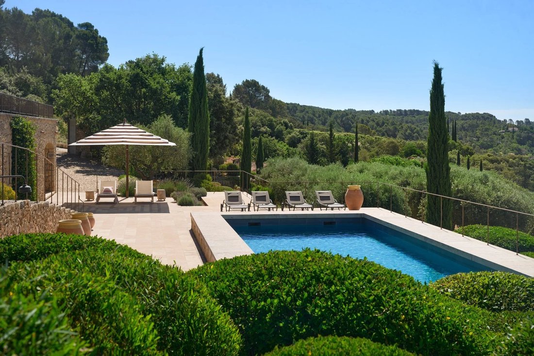 Villa in Entrecasteaux, Provence-Alpes-Côte d'Azur, France 1 - 14833640
