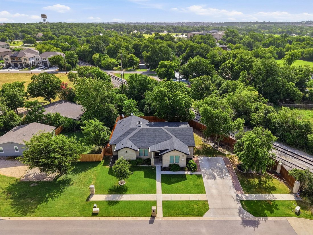 House in Georgetown, Texas, United States 2 - 17611092
