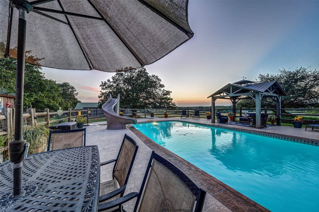 House in Sunset, Texas, United States 1 - 18322434