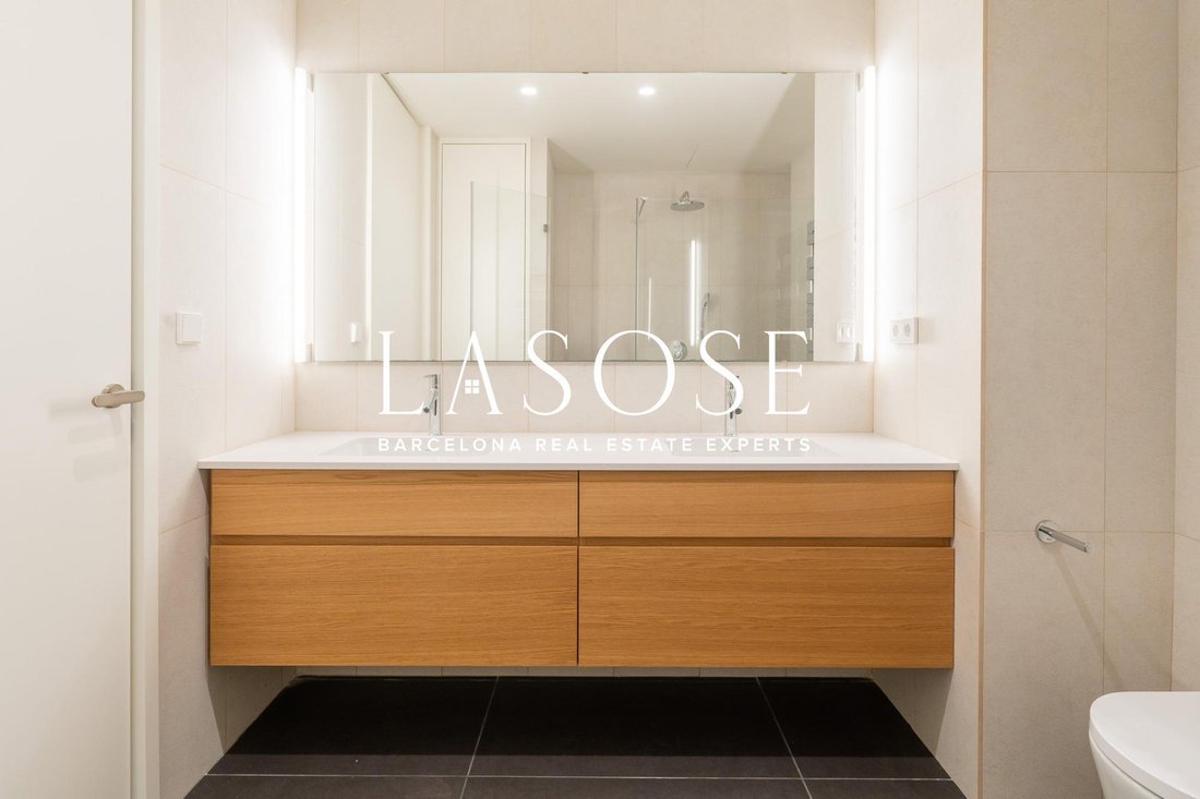 Apartment in Eixample, Barcelona, Spain 5 - 18319485