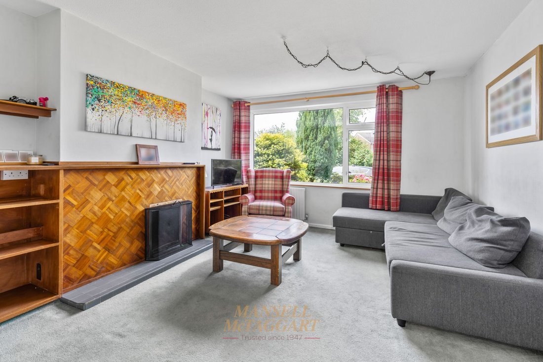 House in Furnace Green, Crawley, England 5 - 18319737