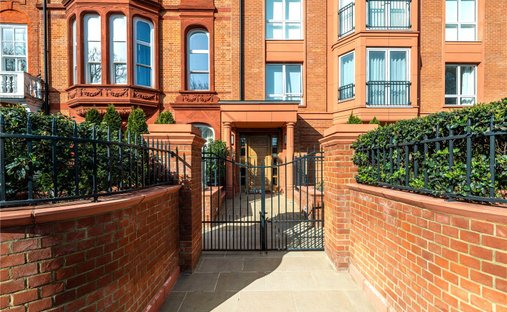 Apartment in Hyde Park, Westminster, England 1