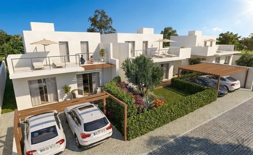House in Azeitao (Sao Lourenco e Sao Simao), Setubal, Portugal 1