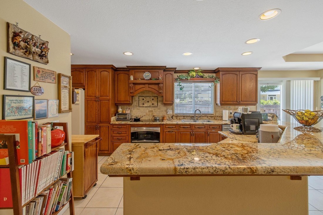 House in Visalia, California, United States 3 - 18319497
