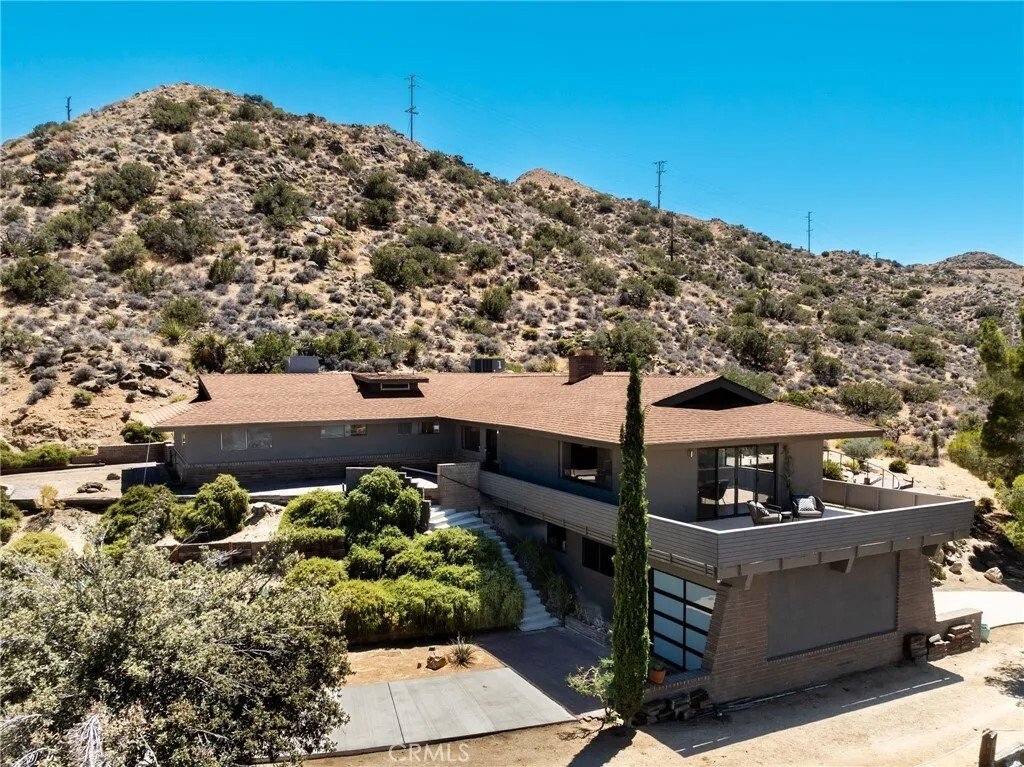 House in Yucca Valley, California, United States 5 - 18321982