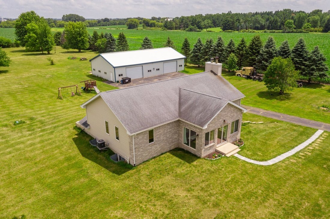 House in Capron, Illinois, United States 4 - 18322324