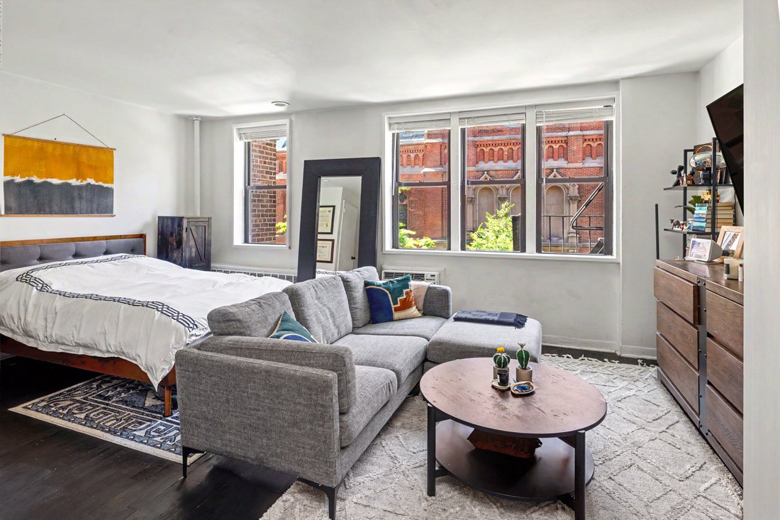 New York, New York, United States 2 - 18322960