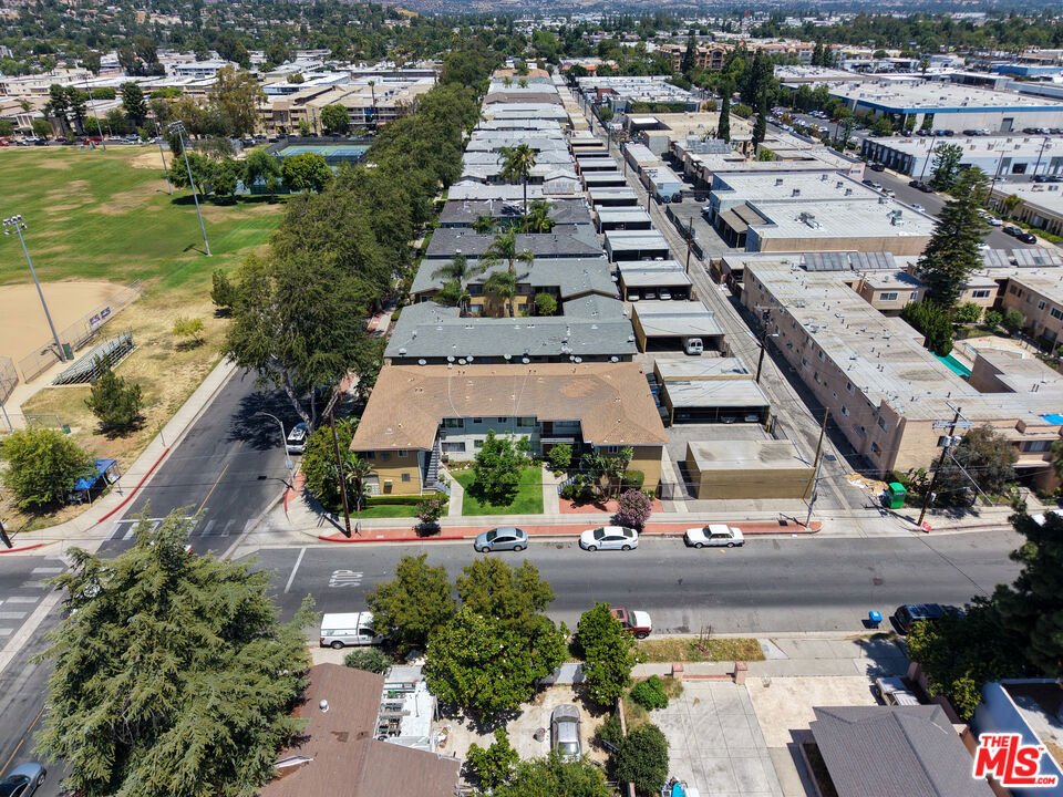 Canoga Park, California, United States 2 - 18321754