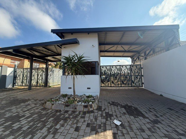 Estate in Benoni North AH, Gauteng, South Africa 1 - 18320317