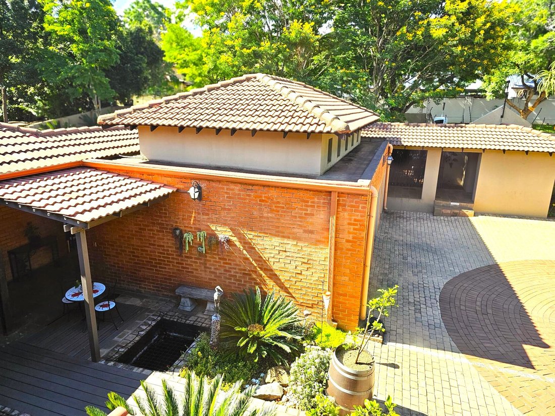House in Waterkloof, Gauteng, South Africa 3 - 17155695