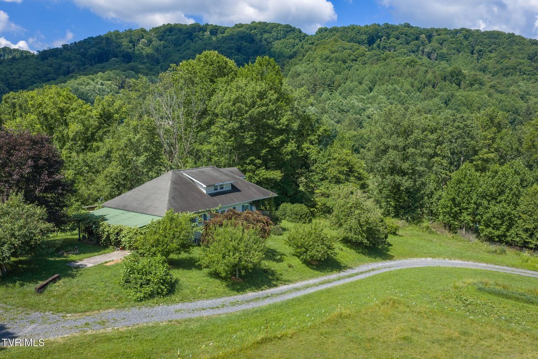 House in Roan Mountain, Tennessee, United States 2 - 18321411
