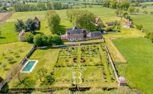 Estate in Centre Ville, Gournay-en-Bray, France 1