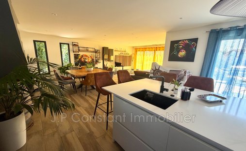 Villa in Saint-Cyr-sur-Mer, Provence-Alpes-Côte d'Azur, France 1