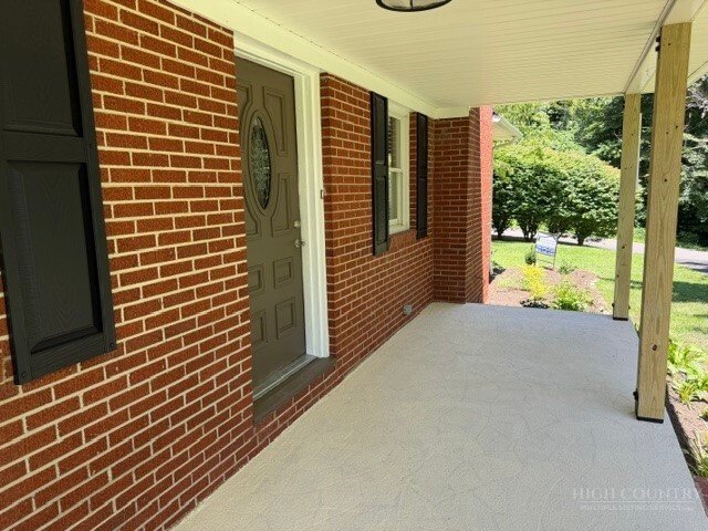 House in West Jefferson, North Carolina, United States 2 - 18321512