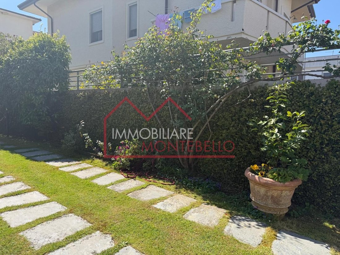 Penthouse in Camaiore, Tuscany, Italy 4 - 18321403