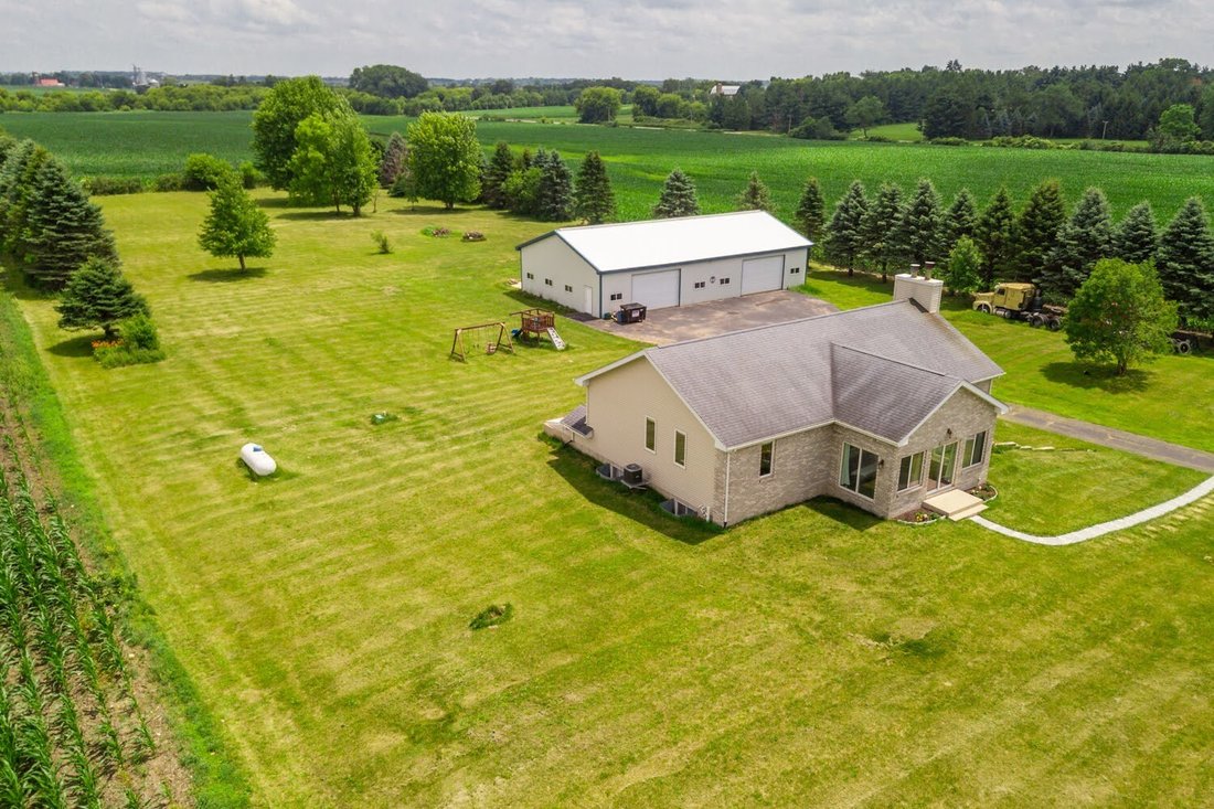 House in Capron, Illinois, United States 5 - 18322324