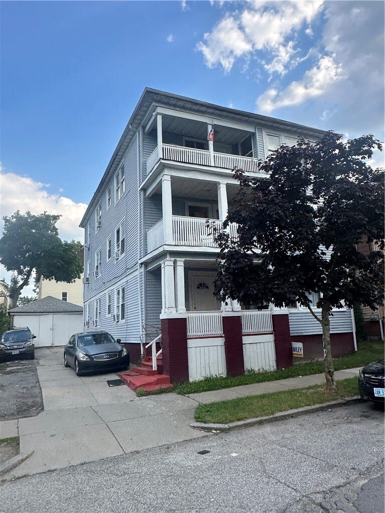 Cranston, Rhode Island, United States 1 - 18320942