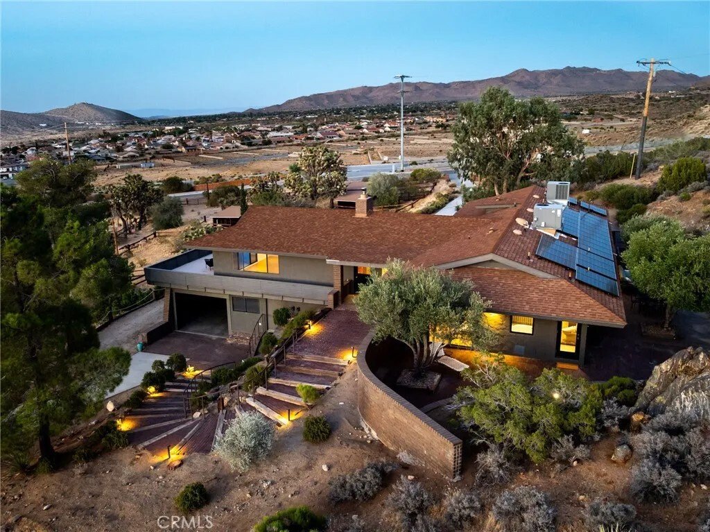 House in Yucca Valley, California, United States 3 - 18321982